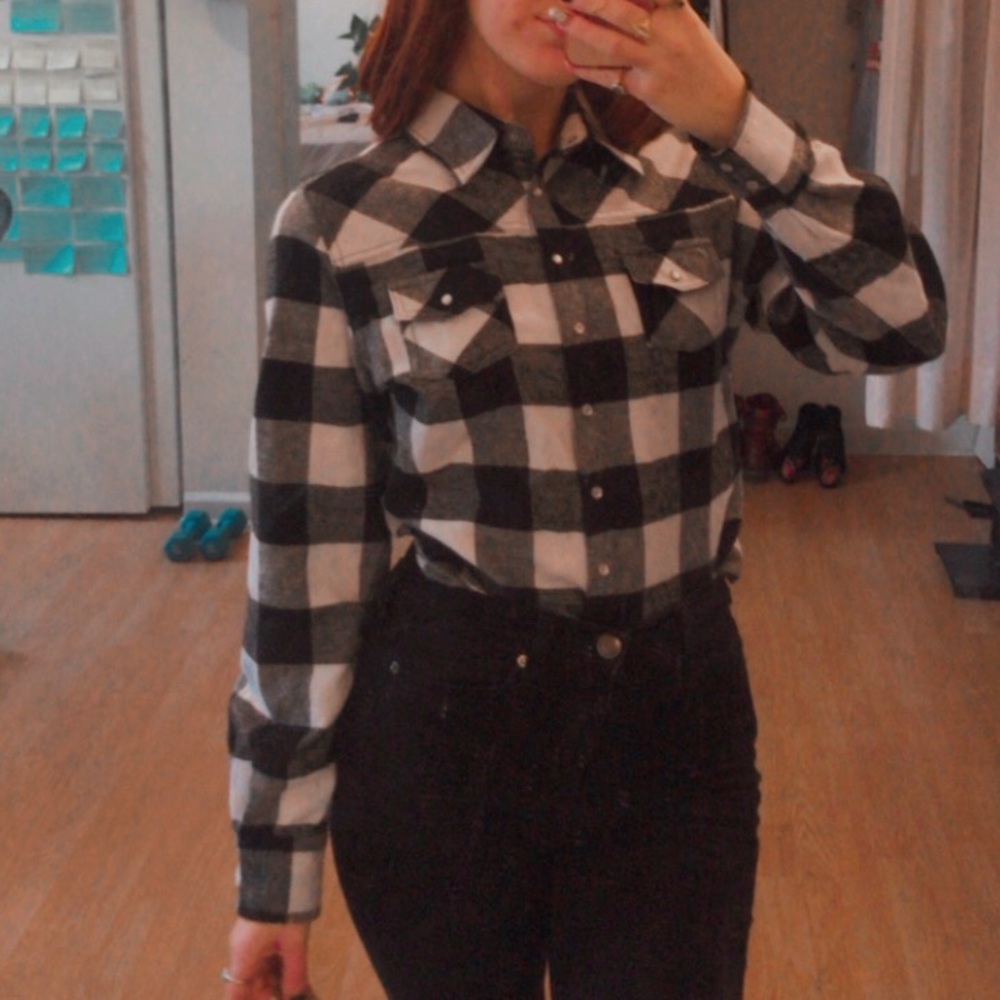 b&w flannel 🤍🖤 - Picture 5 of 9